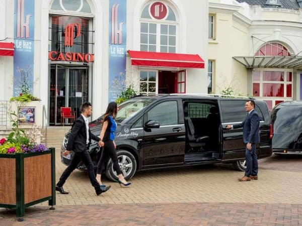 Véhicule de tourisme à Caen
